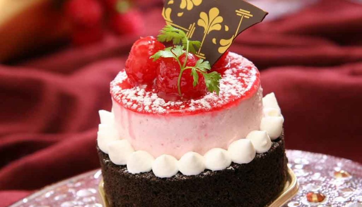 STRAWBERRY-MOUSSE-CAKE
