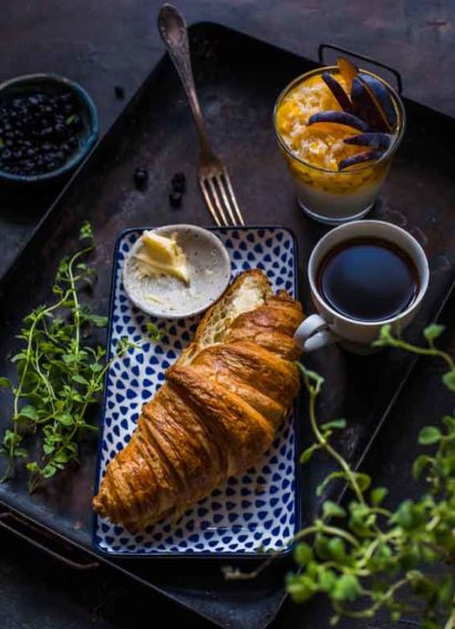 crossiant-bg